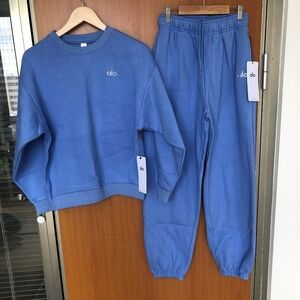Alo Yoga Blue Sweatshirt and Sweatpant Set